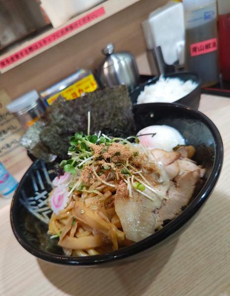 「得のせ武蔵野油そばW盛+無限ライス」@武蔵野アブラ學会 神田店の写真