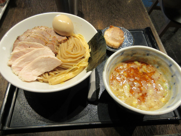 「特級海老つけ蕎麦（１５８０円）＋チャーシュー＋トロ豚」@特級鶏蕎麦 龍介 PLAY atre TSUCHIURA店の写真