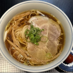 水と鶏の醤油ラーメン（1300円）