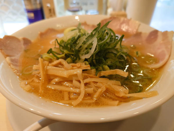 「醤油豚骨チャーシューメン」@京都ラーメンよこ川 府中店の写真
