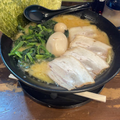 横浜とんこつラーメン まんぷく家の写真