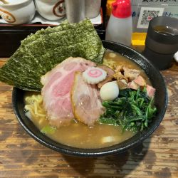 (夜ニュー)クラシカル家系ラーメン(上ラーメン仕様、大盛り)