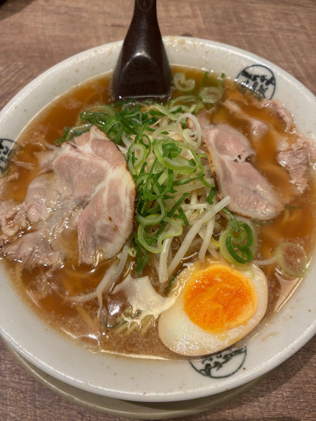 「しょうゆらーめん　830円」@藤一番 南陽通店の写真