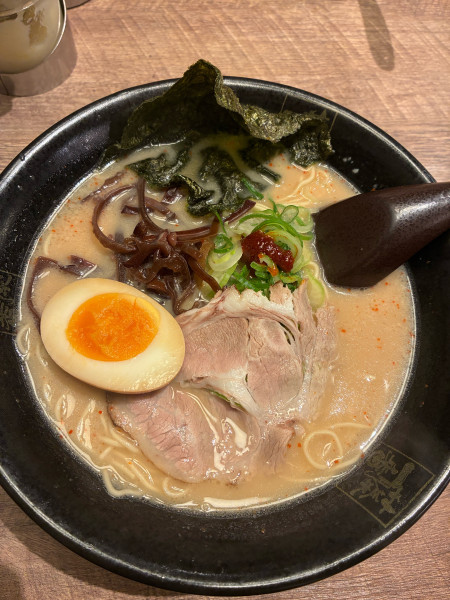 「コク旨とんこつらーめん　830円」@藤一番 南陽通店の写真