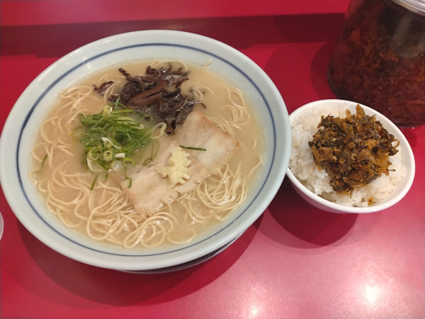 「本番博多ラーメン¥700+ライス無料」@本場博多ラーメン せまかっちゃん 神田店の写真