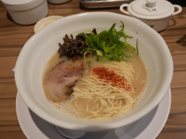 「濃厚豚骨 粉落とし」@らぅめんの善栄の写真