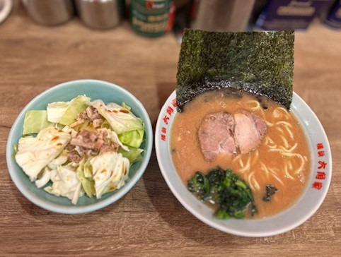 「ラーメン 並 900円＋麺カタメ キャベチャー 200円。」@ラーメン 六角家の写真