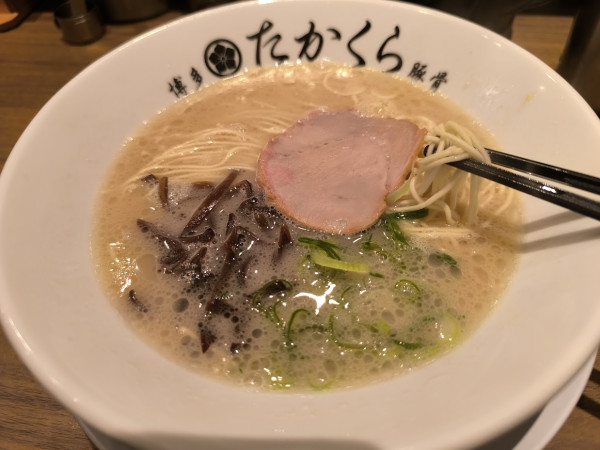 「一番釜(固め)(900)＋無料替え玉(普通)」@博多豚骨たかくら 武蔵小杉店の写真