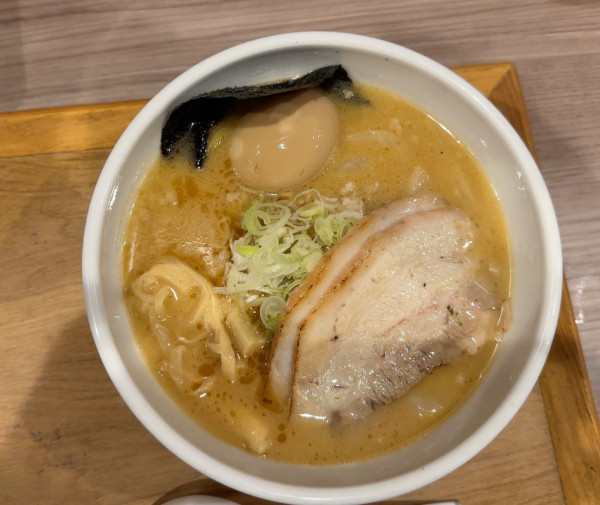 「白味噌ラーメン ➕ 味玉」@たけろくキッチン 清澄白河店の写真