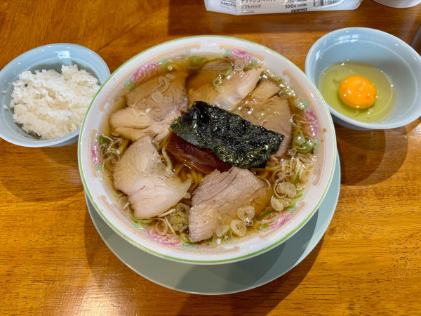 「中華そば+生卵+ご飯(無料)¥850」@中華そば 三昧軒 伊那店の写真