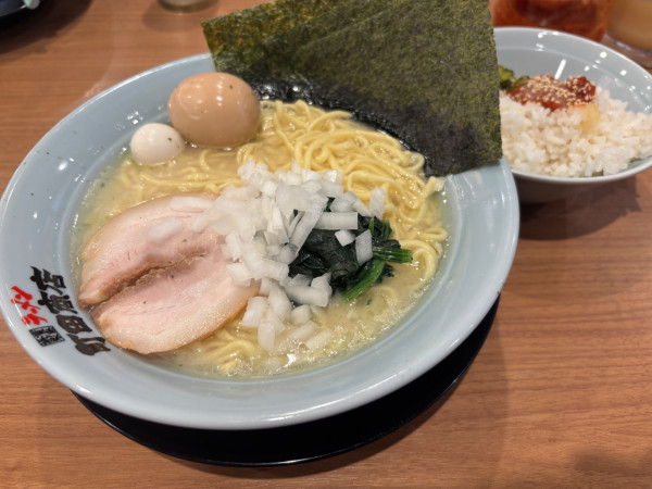 「塩味玉ラーメン大・ライス」@町田商店 館林店の写真