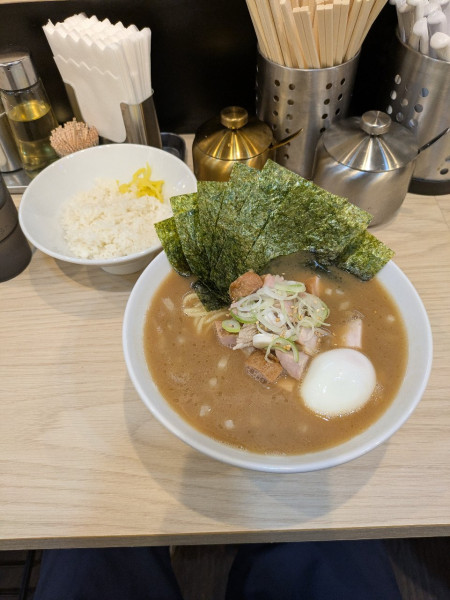 「朝ラーメン+味玉+のり+小ライス」@新家系ラーメン気骨家の写真