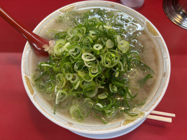 「醤油ラーメン　ネギ増し」@ラーメン藤 物部店の写真