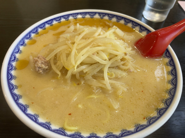 「みそラーメン1000円」@食堂 ニューミサの写真