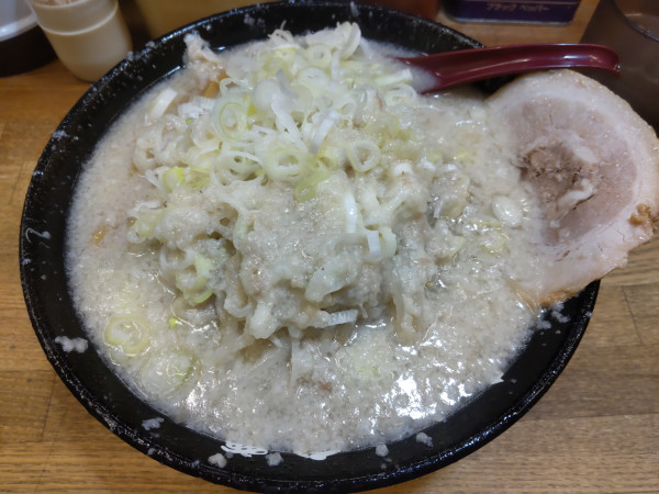 「とん塩らーめん、背脂ギタ ネギ多め」@らーめん弁慶 門前仲町店の写真