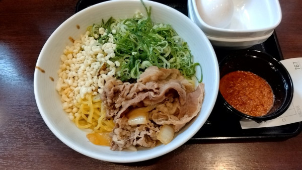 「牛玉スタミナまぜそば_767円＋ごはん_217円」@吉野家 赤坂三丁目店の写真