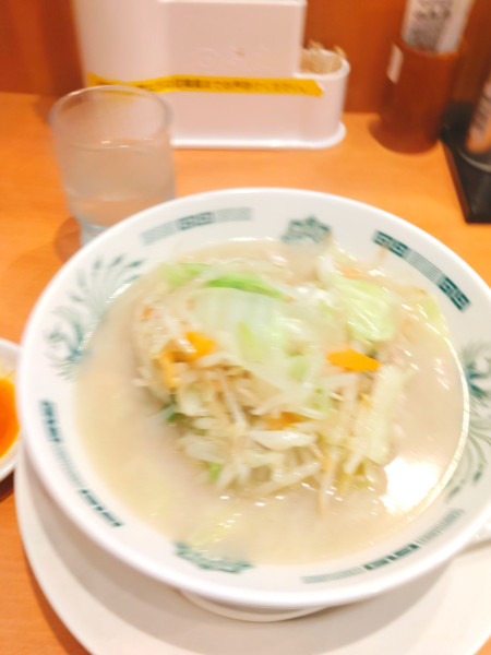 「野菜たっぷりタンメン麺少なめ590円餃子3個160円」@日高屋 柏西口駅前店の写真