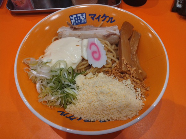 「油そば(並225g)¥880+マヨネーズ、ガーリック、チーズ」@油そば マイケル 御茶ノ水店の写真