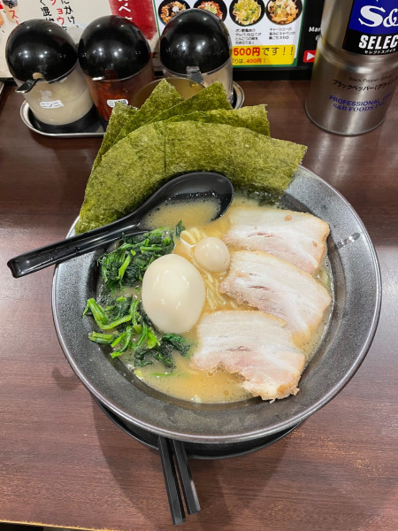 「特製ラーメン 味濃いめ」@横浜家系ラーメン まんぷく家 東岡崎駅前店の写真