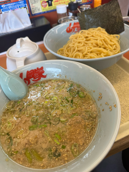 「醤油つけ麺」@ラーメン山岡家 さいたま丸ヶ崎店の写真