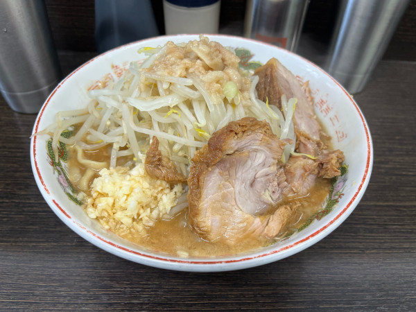 「ラーメン少なめ(野菜/ニンニク/アブラ) 950円」@ラーメン二郎 川越店の写真