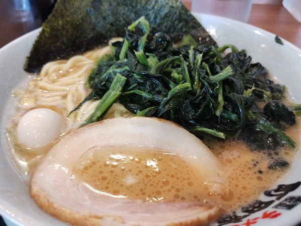 「豚骨醤油ラーメン￥850+ほうれん草増し￥120」@町田商店 越谷店の写真