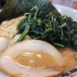 豚骨醤油ラーメン￥850+ほうれん草増し￥120