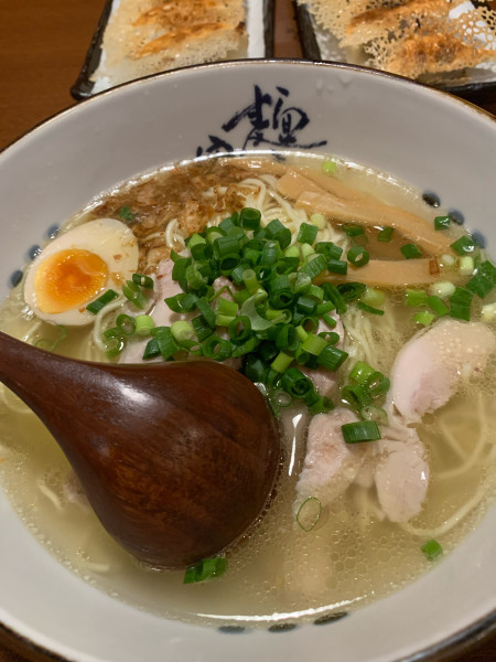 「丸鶏らぁ麺(塩味)」@餃子食坊やまと 小名浜店の写真