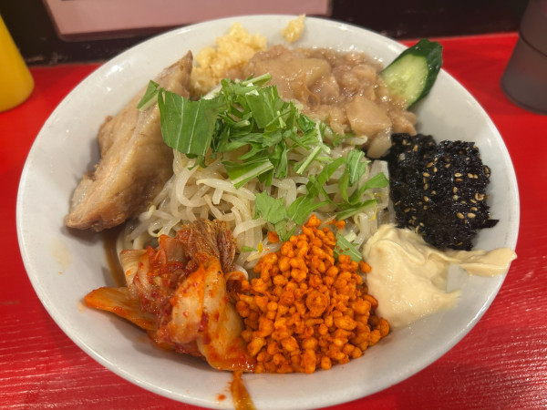 「【限定】鷹の目冷麺　1,300円」@ラーメン鷹の目 北千住店の写真