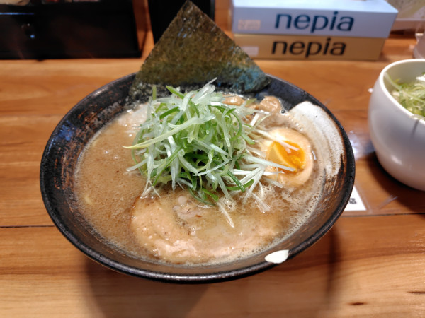 「濃厚中華そば(並)¥950」@清勝丸 相模大野店の写真