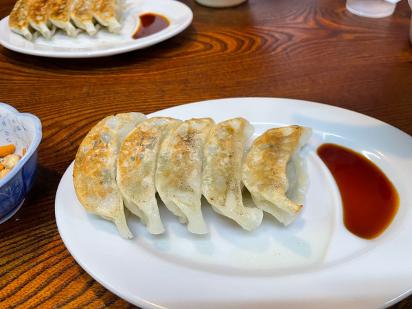「鹿児島県産黒豚ぎょうざ　￥４００」@宮坂商店 上諏訪駅前店の写真