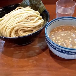 肉つけめん(1370円)大盛り(100円)