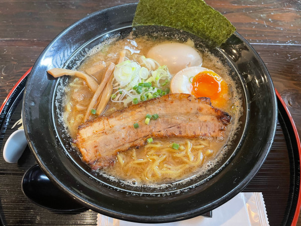 「まぐろラーメン」@Dining Bar さかいの写真