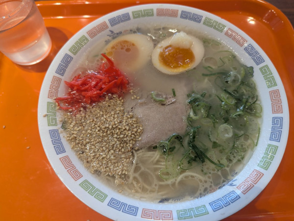 「博多ラーメン290円＋煮卵150円」@博多ラーメン はかたや 川端店の写真