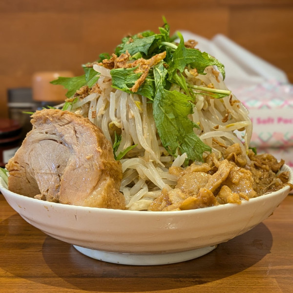 「ゆず冷やし中華(大)、ヤサイマシ、アブラマシマシ」@ラーメン 太るの写真