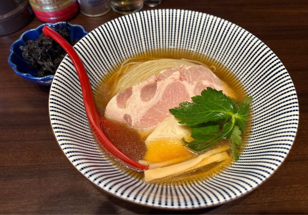 「【限定】冷やし煮干しそば＋バラのり」@寿製麺 よしかわ 西台駅前店の写真