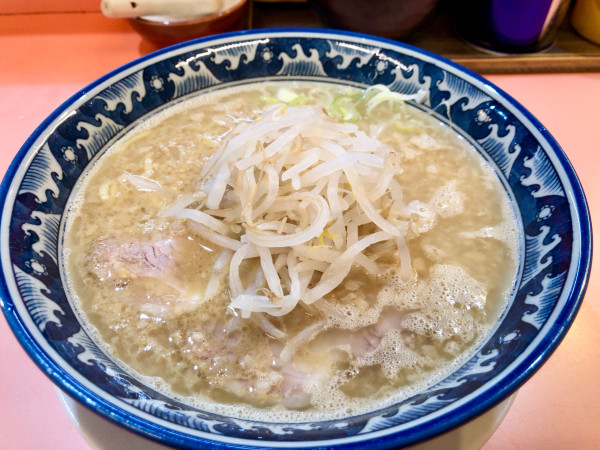 「醤油豚骨ラーメン　800円」@大公 金沢文庫店の写真