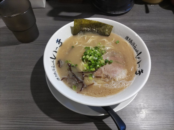 「ラーメン」@博多長浜らーめん いっき 戸塚安行店の写真