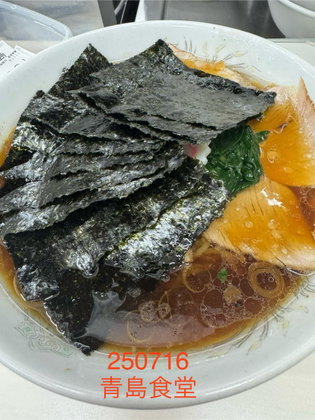 「ラーメン大盛＋海苔✖️2 950+100」@青島食堂 秋葉原店の写真