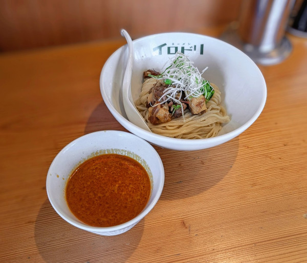 「冷やし牛すじ辛つけそば【期間·数量限定】」@ラーメン イロドリの写真