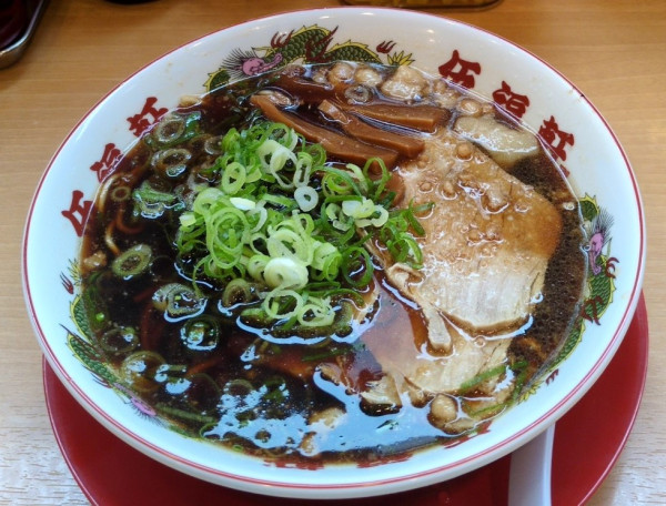 「背脂黒醤油ラーメン」@伍福軒 池袋西口店の写真