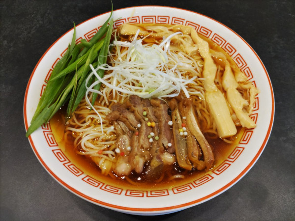 「笠岡ラーメン醤油(冷やし)・大盛」@笠岡ラーメン 一元堂 神保町店の写真