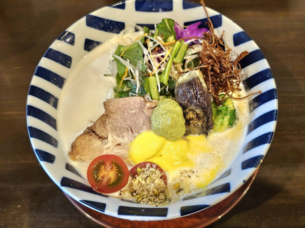 「【限定】冷やしサーモンそば　1500円」@noodle LABO 桜守の写真