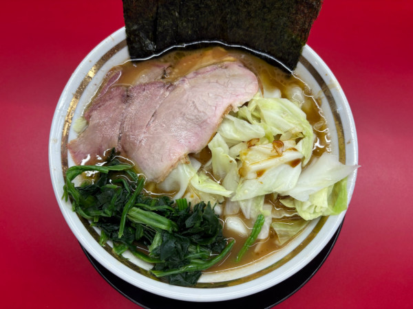 「ラーメン　キャベツtp」@王道家直伝との丸家 伊勢崎店の写真