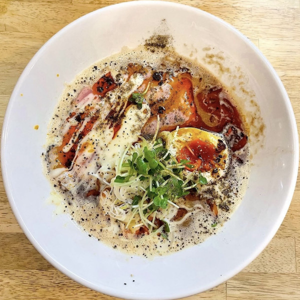 「らー麺 KURO」@KÜCHEの写真