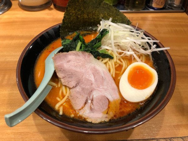 「辛豚骨ラーメン」@横浜家系ラーメン 中野家 東長崎店の写真
