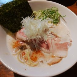 鶏白湯赤 930円
