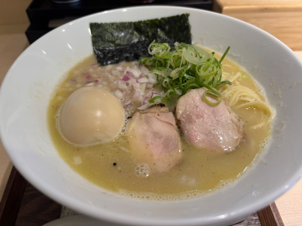 「味玉鶏白湯」@らぁ麺 燈花の写真