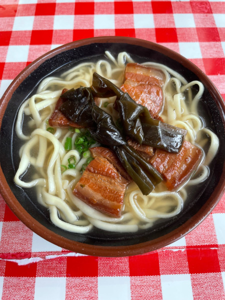 「三枚肉入りそば¥800」@宮里そばの写真