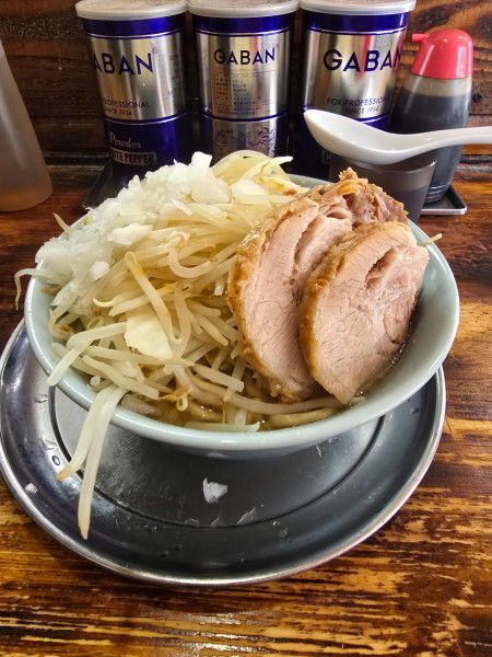 「塩でる　タマネギ」@麺でる 多摩センター店の写真